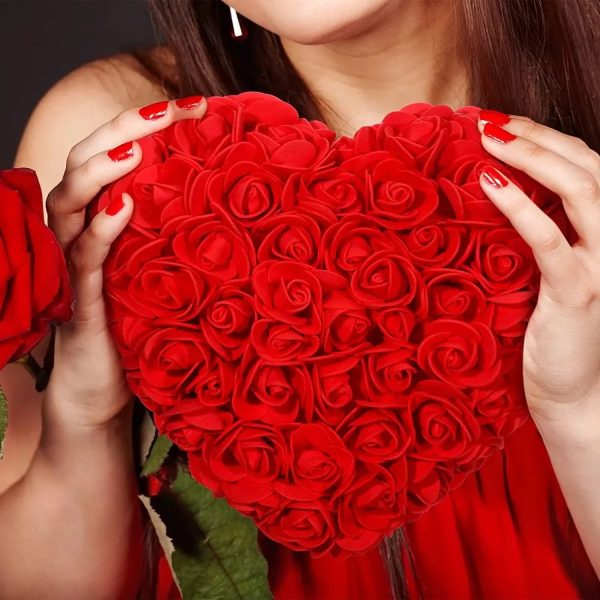 25cm Heart-Shaped Artificial Rose Bouquet for Valentine's Day, Wedding, and Home Decoration 25cm Heart-Shaped Artificial Rose Bouquet for Valentine's Day, Wedding, and Home Decoration