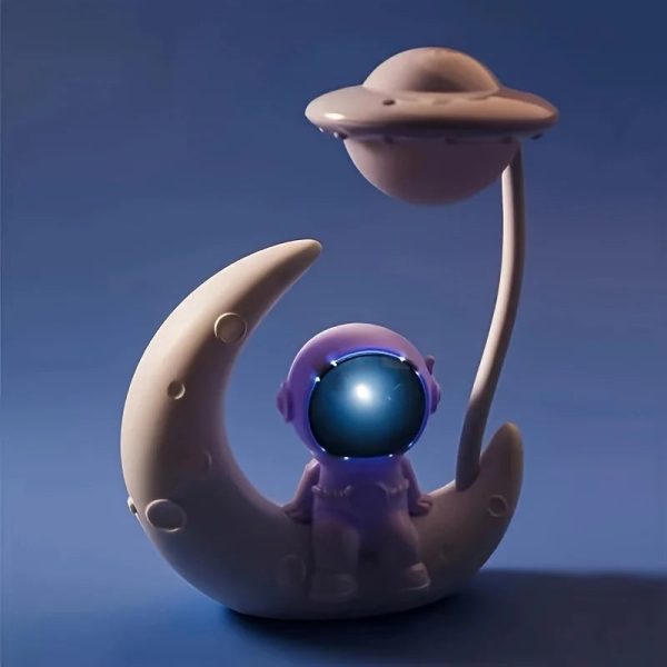 Creative Moon Astronaut Nightlight Creative Moon Astronaut Nightlight