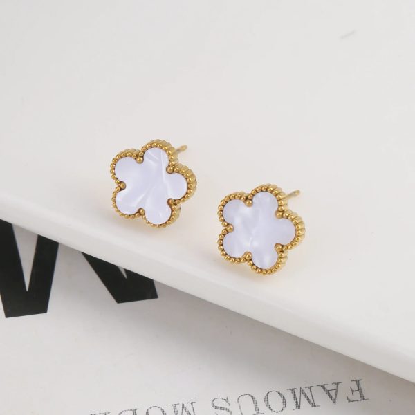 Gold Plated Five Leaf Flower Adjustable Bracelet Gold Plated Five Leaf Flower Adjustable Bracelet