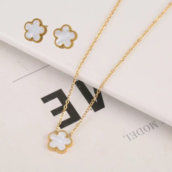 Gold Plated Five Leaf Flower Adjustable Bracelet Gold Plated Five Leaf Flower Adjustable Bracelet