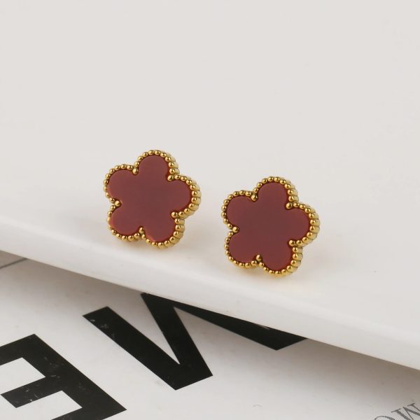 Gold Plated Five Leaf Flower Adjustable Bracelet Gold Plated Five Leaf Flower Adjustable Bracelet
