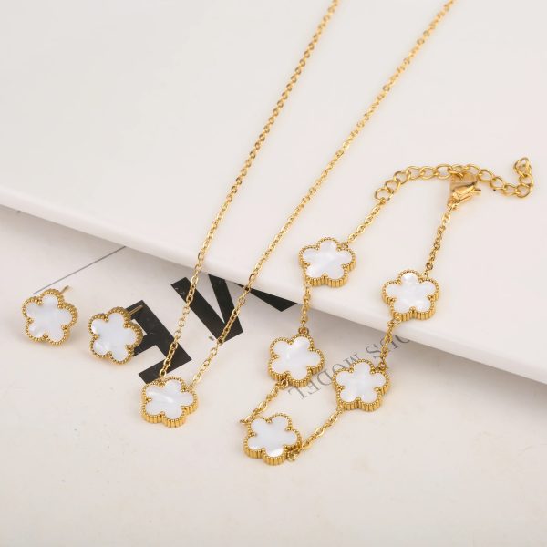Gold Plated Five Leaf Flower Adjustable Bracelet Gold Plated Five Leaf Flower Adjustable Bracelet