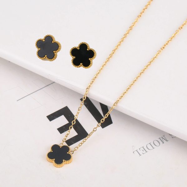 Gold Plated Five Leaf Flower Adjustable Bracelet Gold Plated Five Leaf Flower Adjustable Bracelet