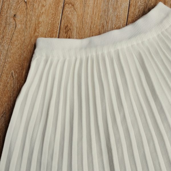 Knit Crop Top And Pleated Skirt Set Knit Crop Top And Pleated Skirt Set