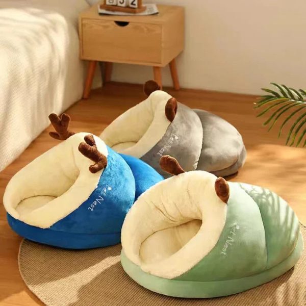 MADDEN Slipper-Shaped Dog Bed MADDEN Slipper-Shaped Dog Bed