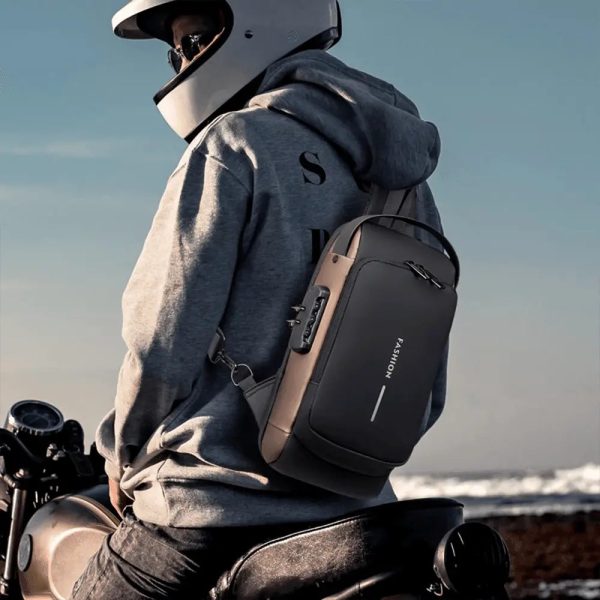 Shoulder bag with USB charging Shoulder bag with USB charging