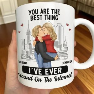 White Ceramic Mug with Couple Hug Design, Cityscape Background, Romantic Vibe, Perfect Gift for Lovers